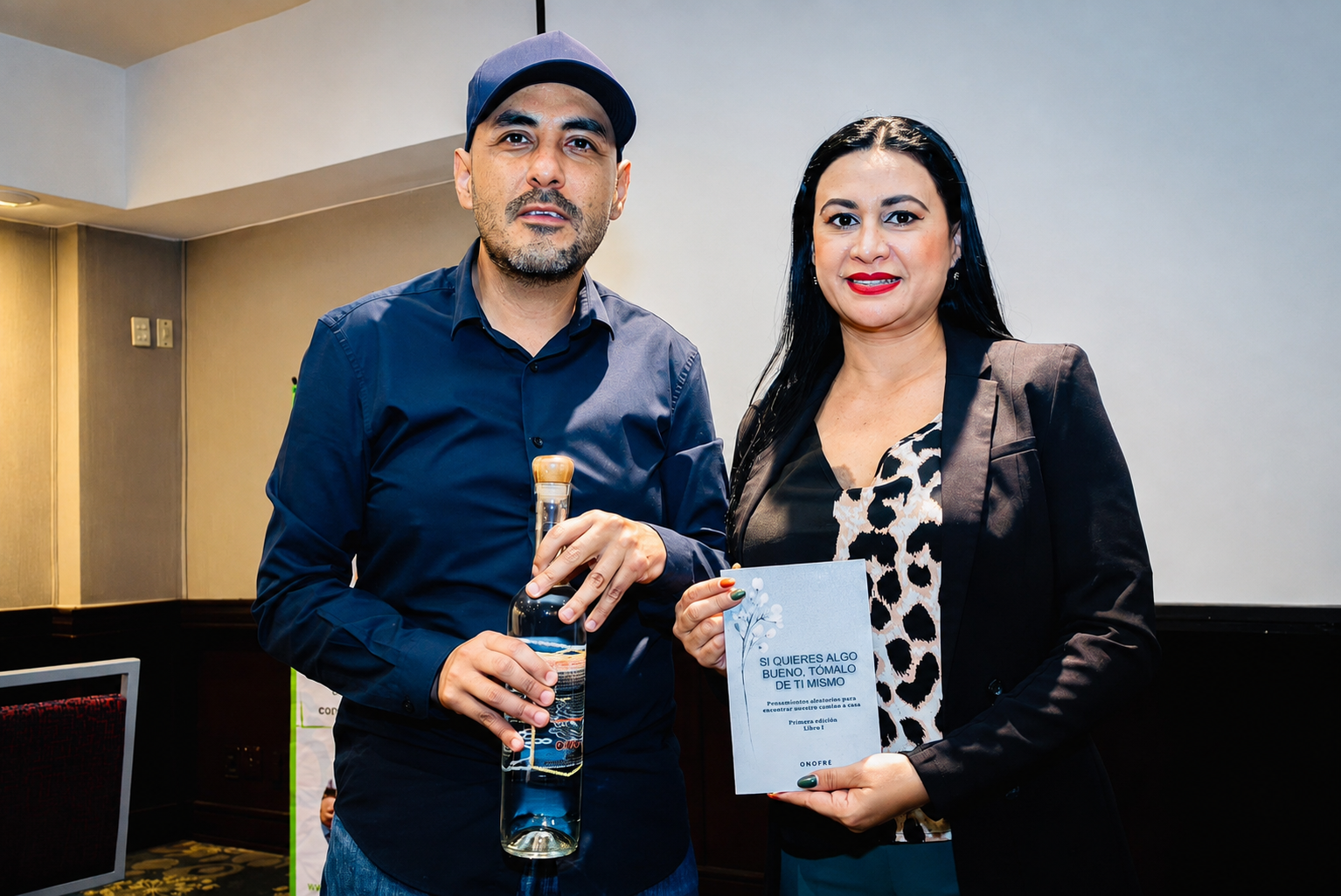 Oscar Onofre durante la presentación de uno de sus libros en la FIL Guadalajara 2023